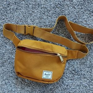 Hershel hip bag BNWOT. Deep gold colour.